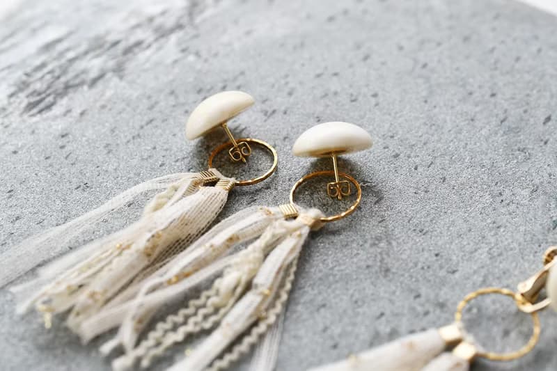 イヤリング/Mable dome fabric tassel earrings /Beige