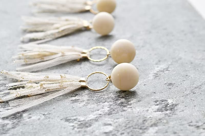 イヤリング/Mable dome fabric tassel earrings /Beige