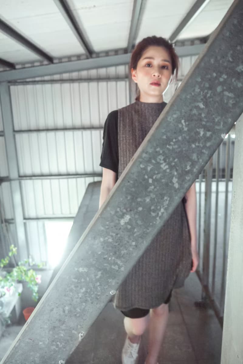 Arti 小高領綁帶罩衫