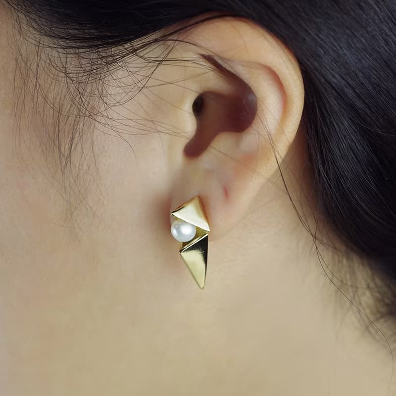 【絕版優惠8折】金色三角珍珠耳環 Posh Vega Earrings Gold