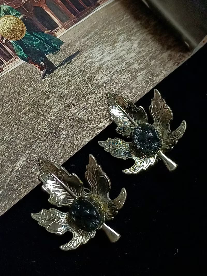 vintage jewelry   鑲石楓葉夾式耳環