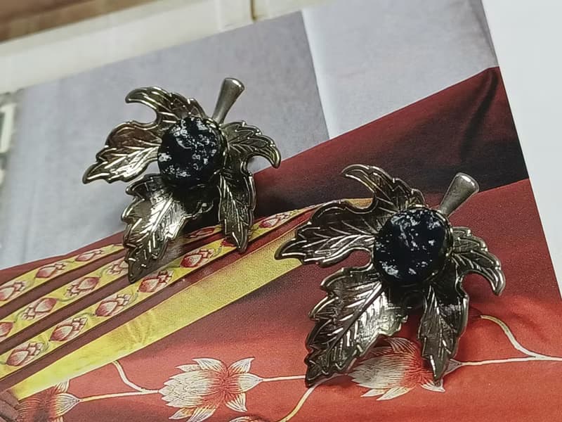 vintage jewelry   鑲石楓葉夾式耳環