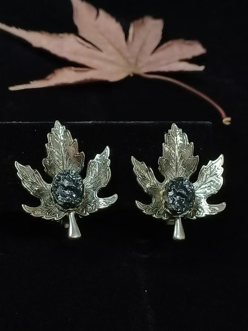 vintage jewelry   鑲石楓葉夾式耳環