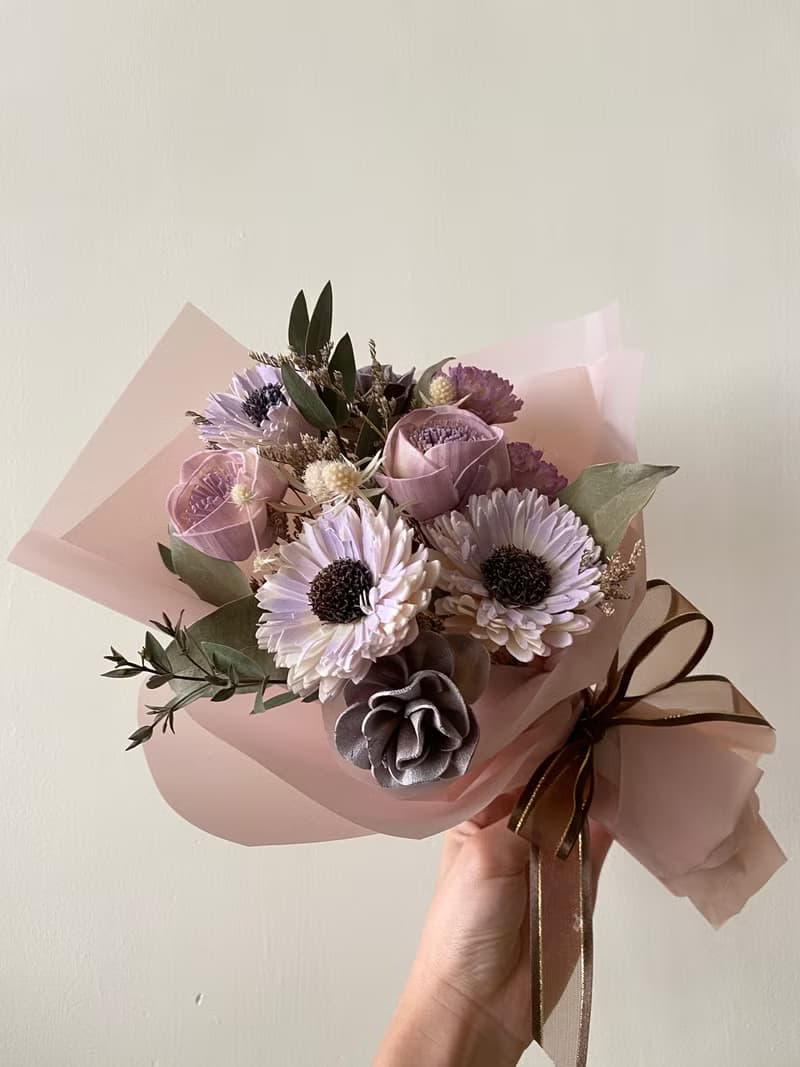 畢業花束.太陽花花束.情人節花束.索拉花束.紫色花束.花禮.求婚花