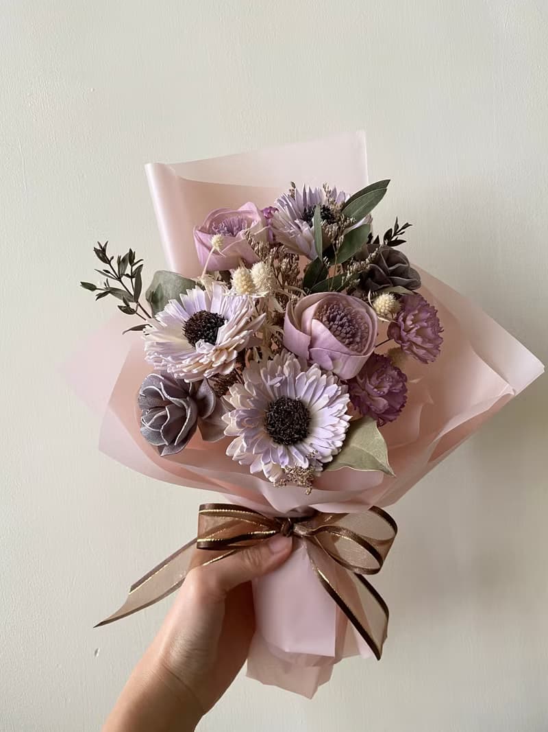 畢業花束.太陽花花束.情人節花束.索拉花束.紫色花束.花禮.求婚花