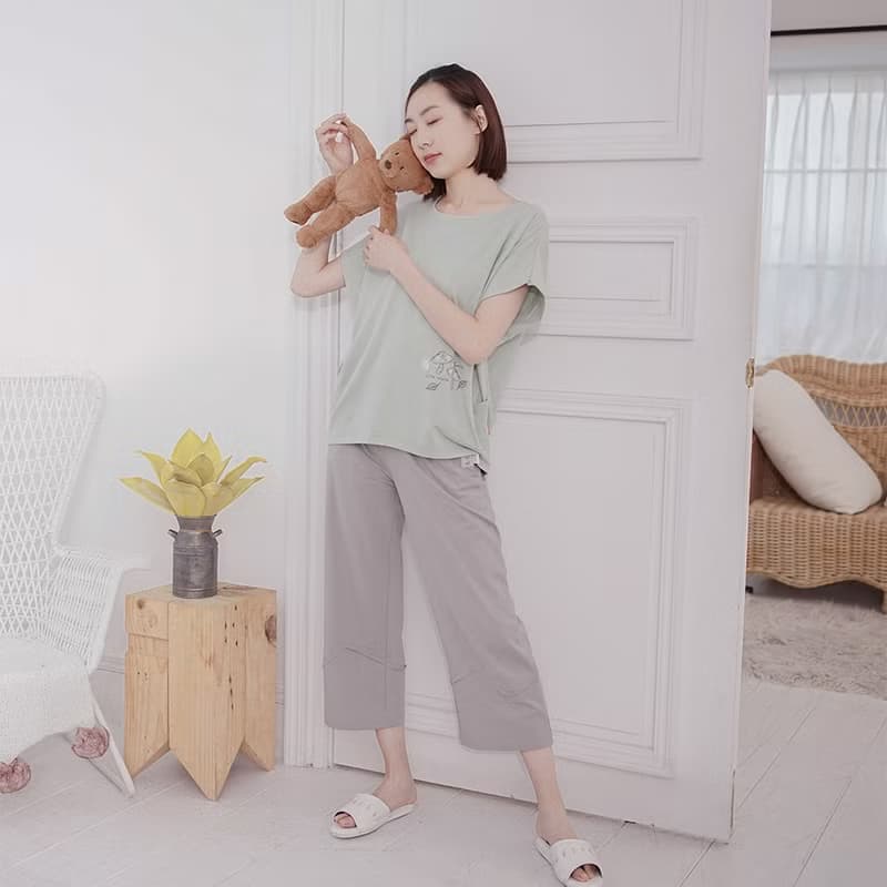 UMORFIL膠原蛋白短袖印花居家服-灰綠