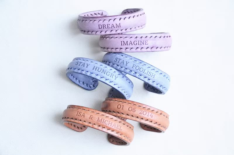 【白蠟皮革手鈪（1對裝）｜Waxed Leather Bangle (A Pair) 】皮革材料包 免費壓字 皮革手鈪 情侶手鈪 皮革手鐲 情人節禮物 聖誕禮物 意大利皮 植鞣革 皮革DIY 白蠟皮 擦蠟皮