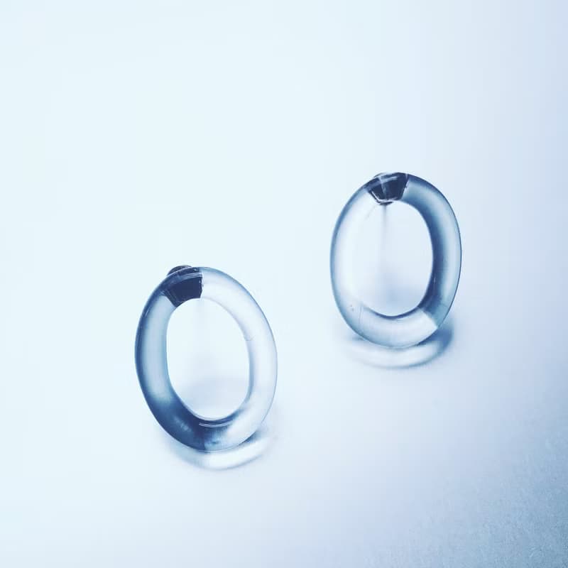 Loop Earring Black