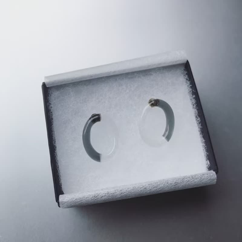 Loop Earring Black