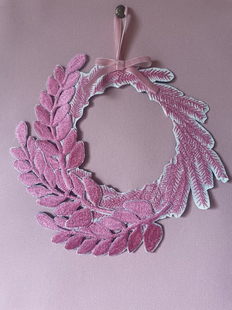 春色刺繍リース