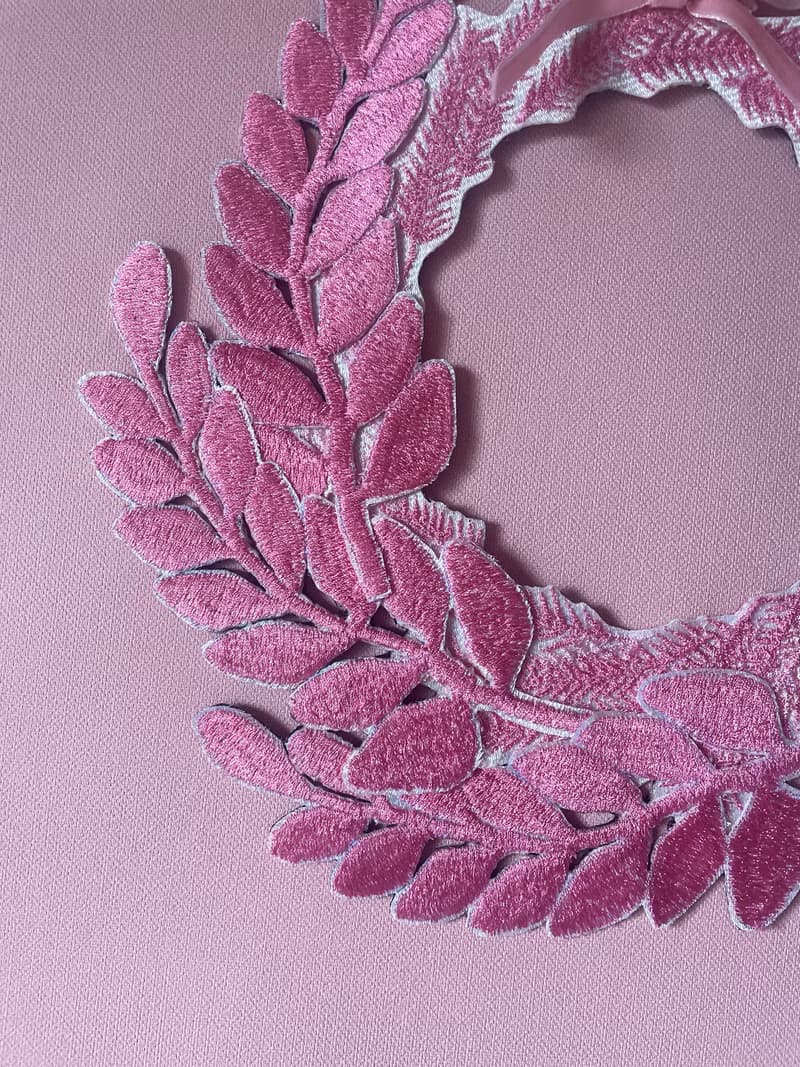 春色刺繍リース