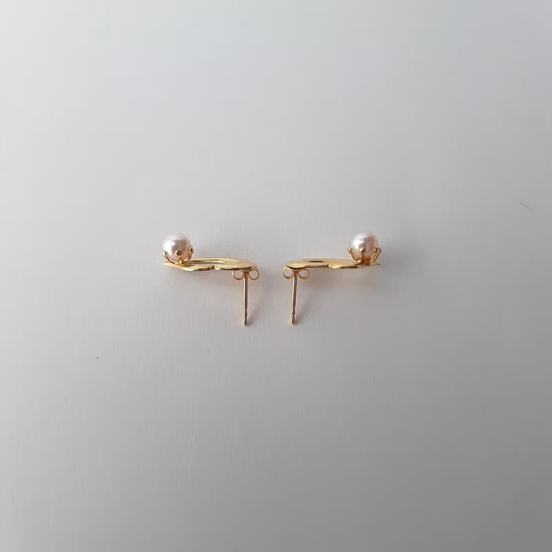 K18　オープンハート型 　ピアス　あこや真珠　ベビーパール　あこやパール　パールピアス　日本の真珠 pearl earrings  珍珠耳環  진주귀걸이