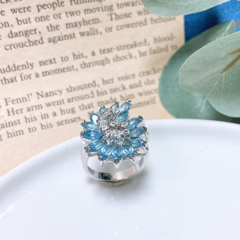 【西洋古董飾品】11稀有清簍空花簇光澤海洋藍 柔和系萊茵鑽 戒指