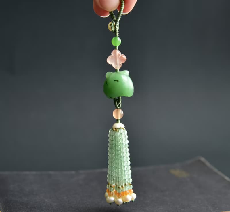 【花花虎】天然和田玉烏蘭海碧玉蘋果綠雕刻老虎流蘇吊飾