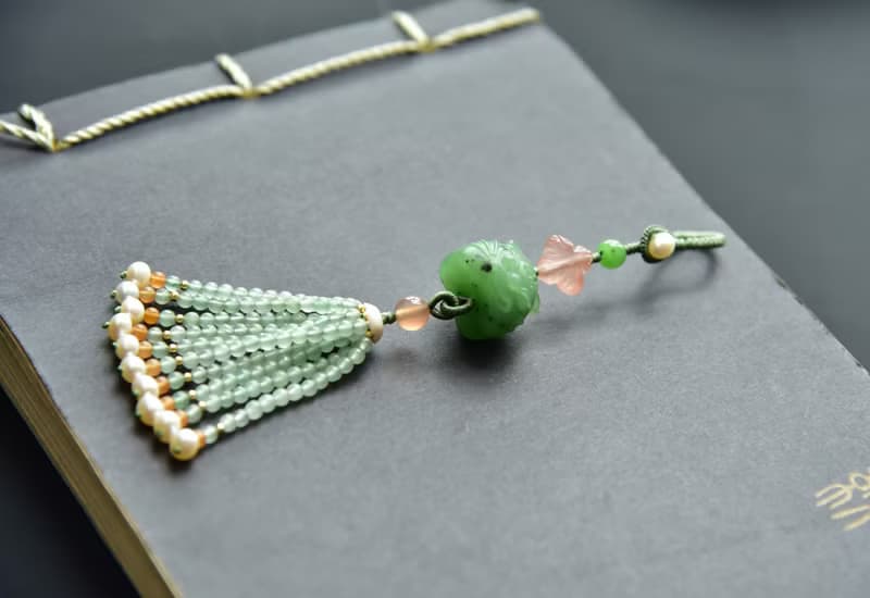 【花花虎】天然和田玉烏蘭海碧玉蘋果綠雕刻老虎流蘇吊飾