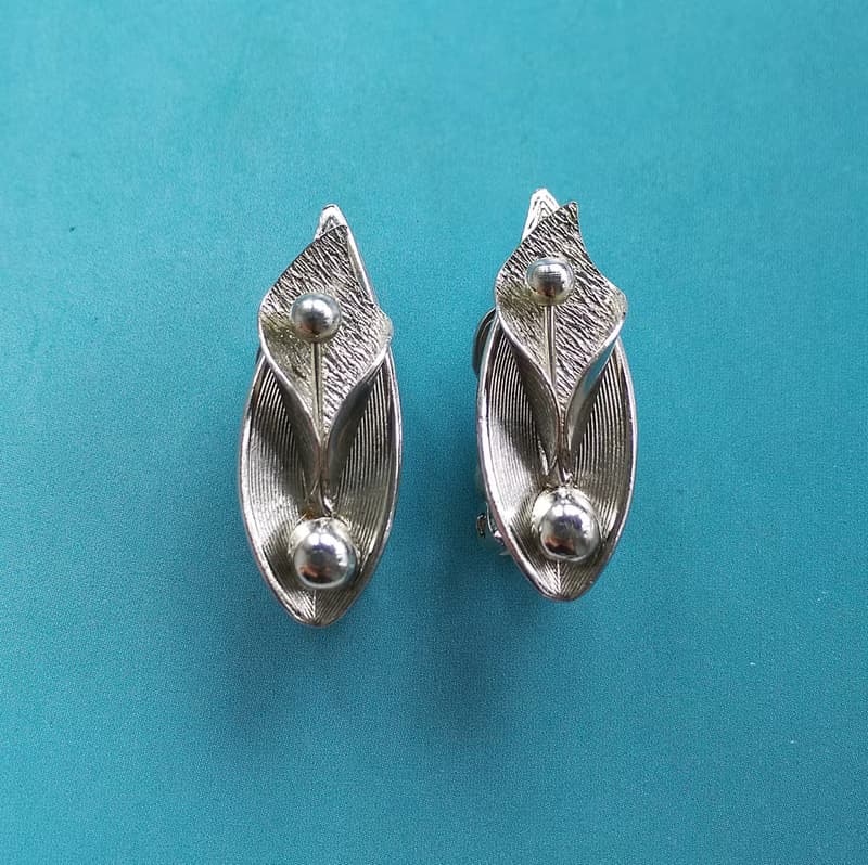 Vintage Jewelry 西洋古董飾品 銀色調 細緻小海竽 夾式耳環