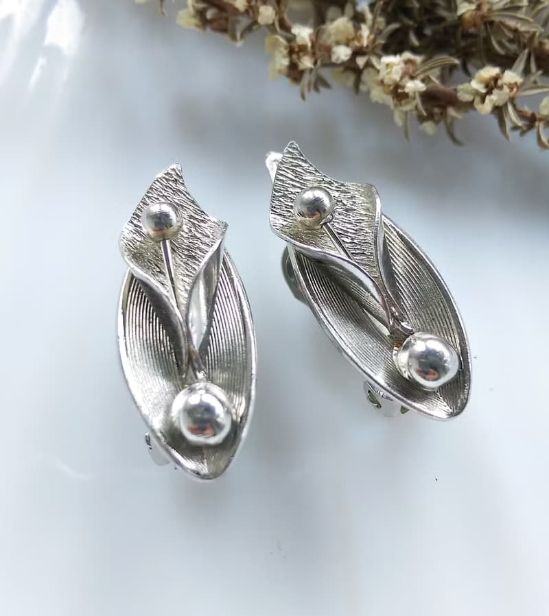 Vintage Jewelry 西洋古董飾品 銀色調 細緻小海竽 夾式耳環