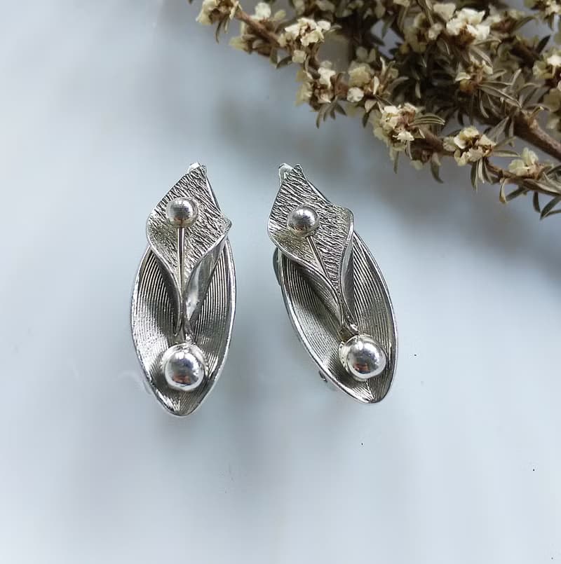Vintage Jewelry 西洋古董飾品 銀色調 細緻小海竽 夾式耳環