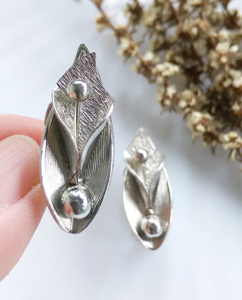 Vintage Jewelry 西洋古董飾品 銀色調 細緻小海竽 夾式耳環