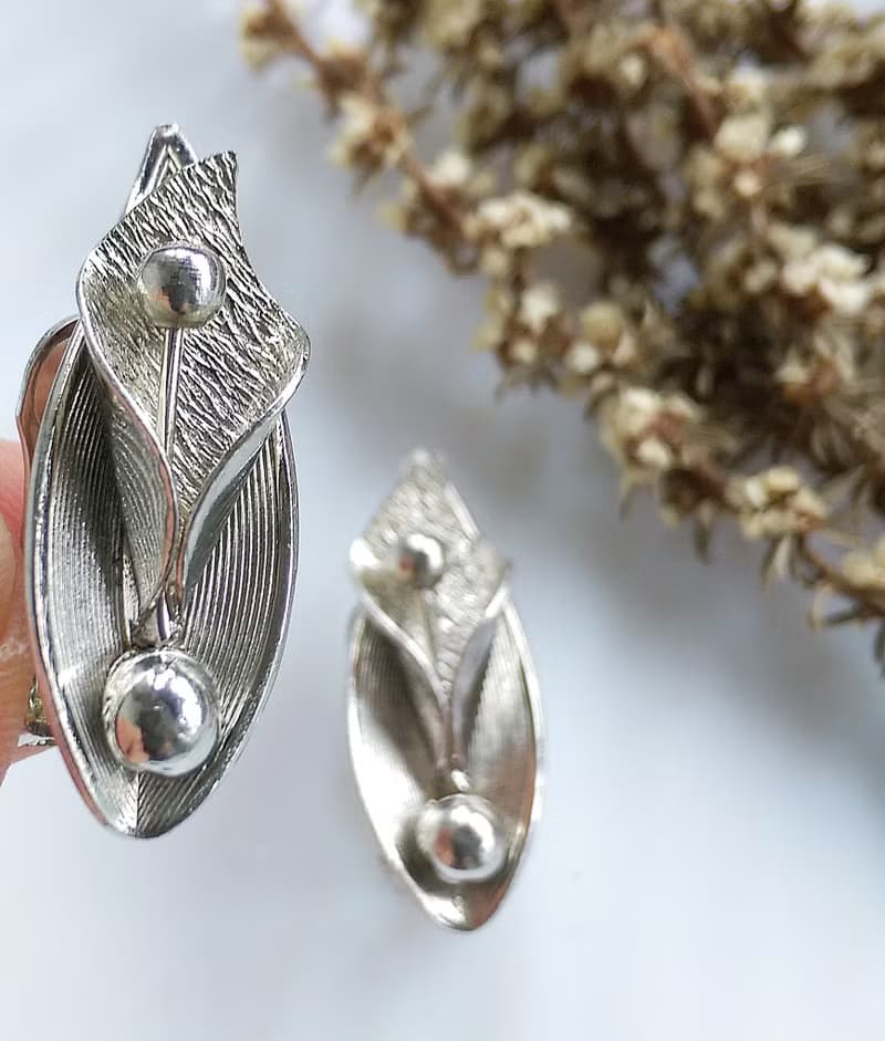 Vintage Jewelry 西洋古董飾品 銀色調 細緻小海竽 夾式耳環