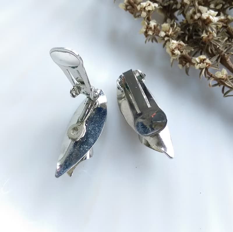 Vintage Jewelry 西洋古董飾品 銀色調 細緻小海竽 夾式耳環