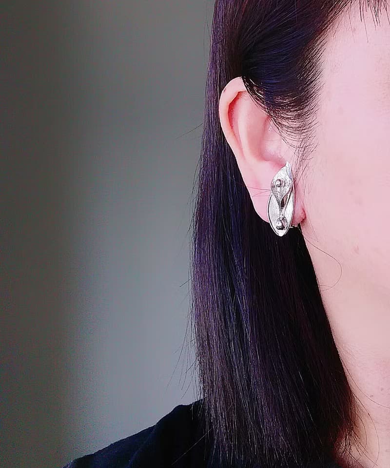 Vintage Jewelry 西洋古董飾品 銀色調 細緻小海竽 夾式耳環