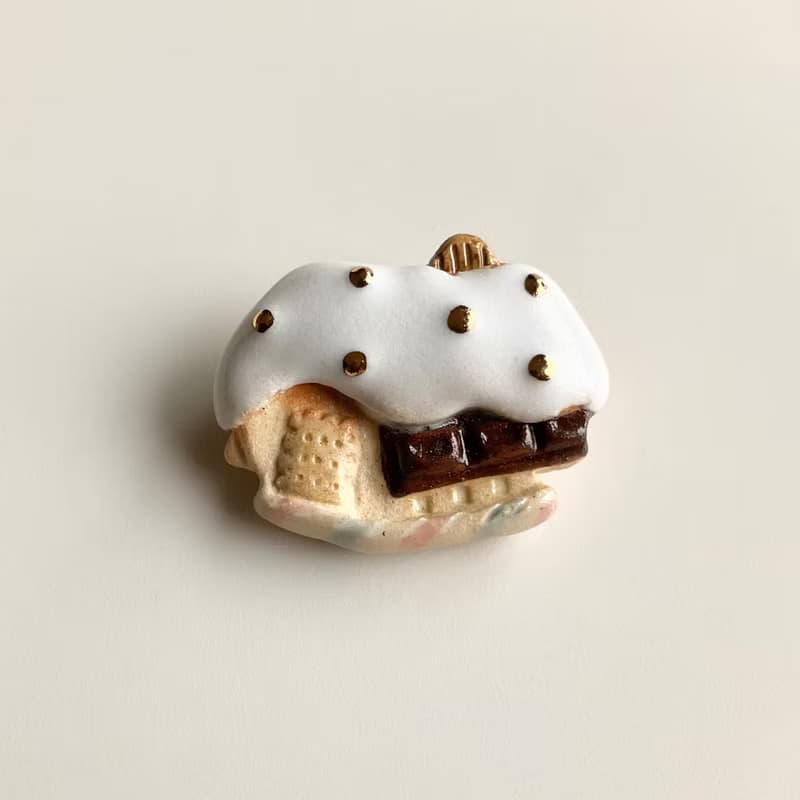 陶ブローチ お菓子の家