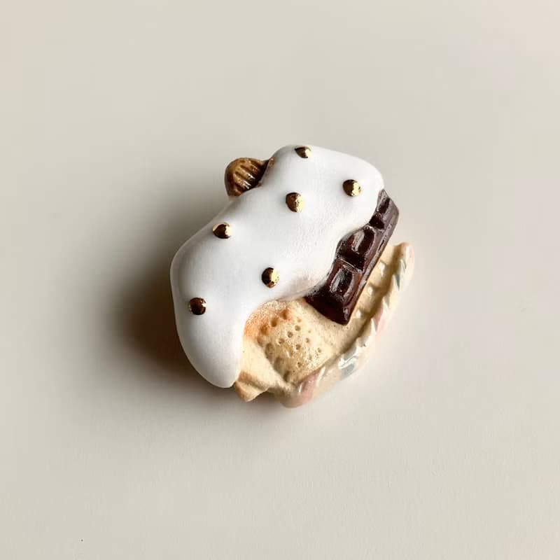 陶ブローチ お菓子の家