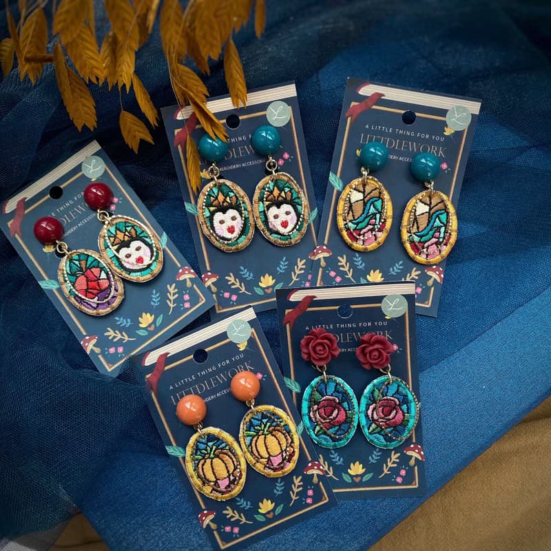 刺繡耳環 | 耳夾 / 耳釘 - 玻璃彩繪
