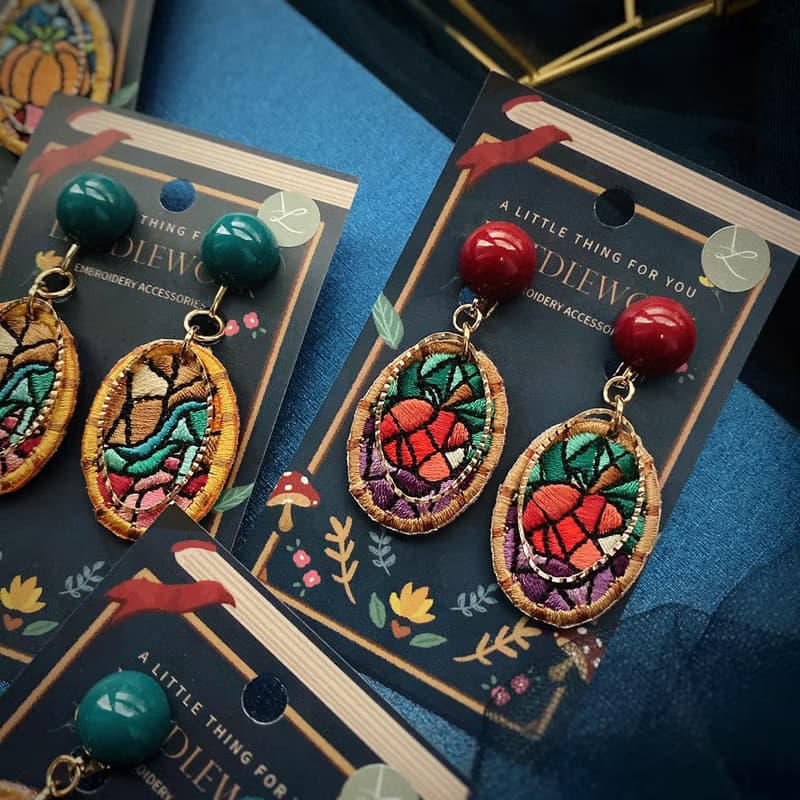 刺繡耳環 | 耳夾 / 耳釘 - 玻璃彩繪