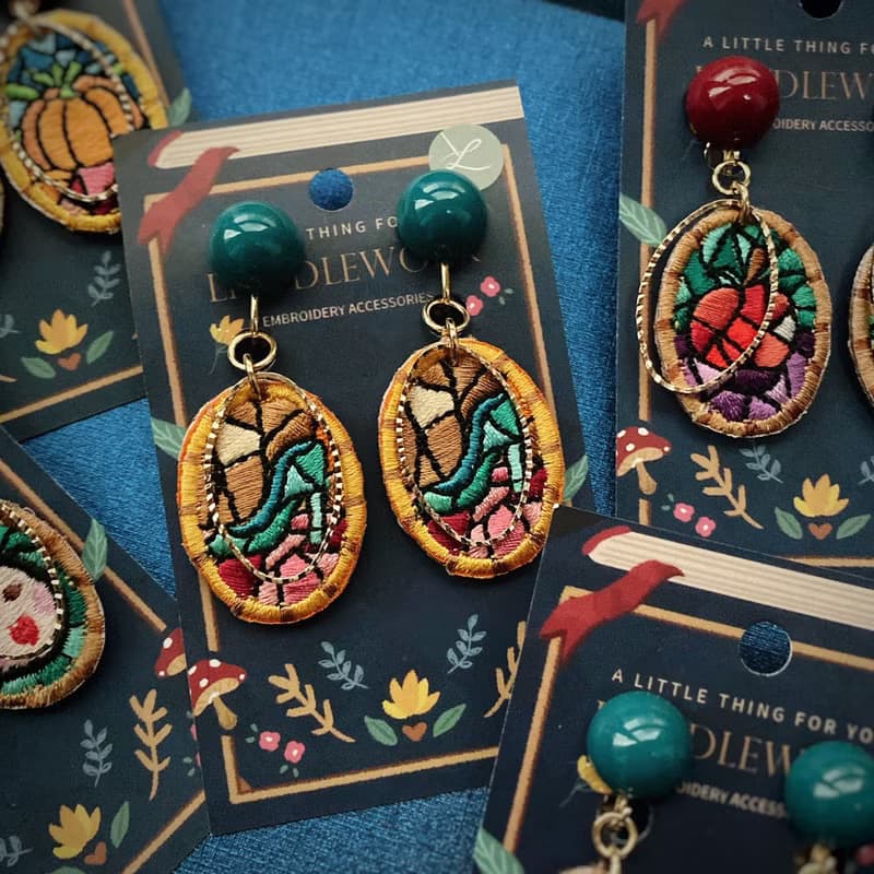 刺繡耳環 | 耳夾 / 耳釘 - 玻璃彩繪