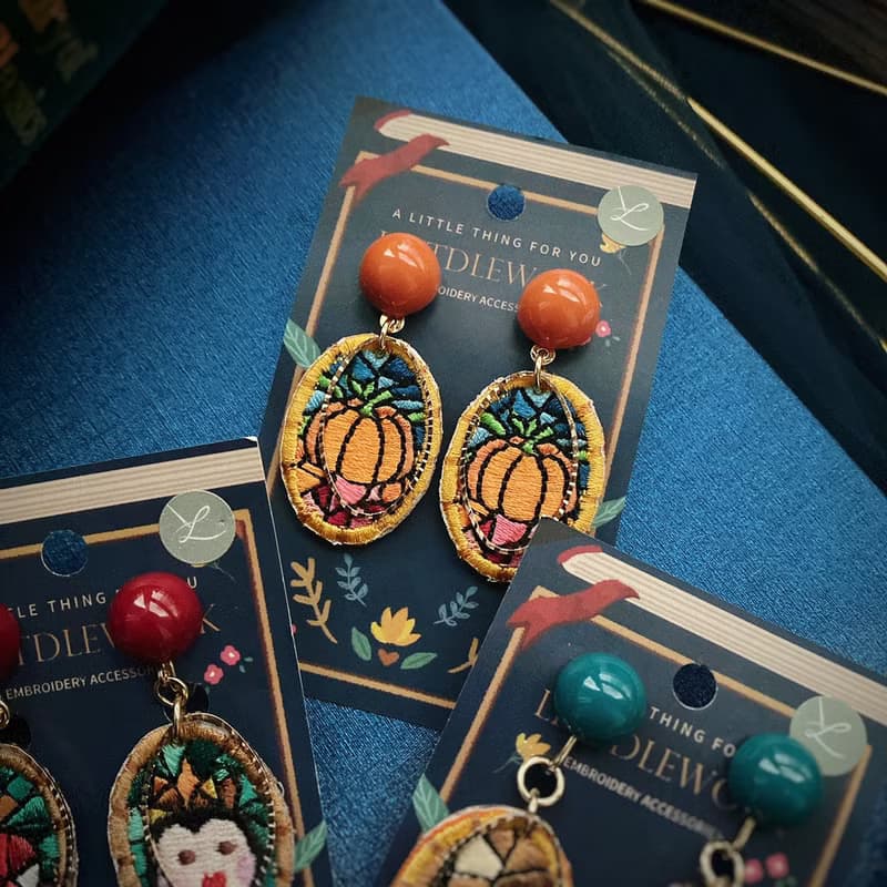 刺繡耳環 | 耳夾 / 耳釘 - 玻璃彩繪
