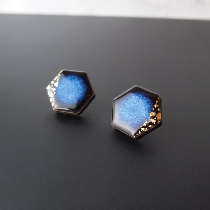 六角形 美濃焼 ピアス (ハク) ピアス / イヤリング