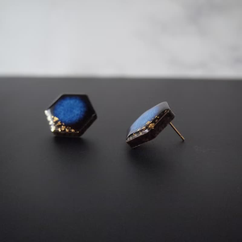 六角形 美濃焼 ピアス (ハク) ピアス / イヤリング