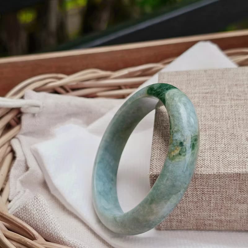 Burmese Jade Bangle Kin Bo Xiang Green with Green Tints Jadeite A Inner 53.2 mm