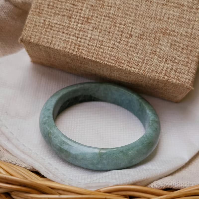 Burmese Jade Bangle Kin Bo Xiang Green with Green Tints Jadeite A Inner 53.2 mm