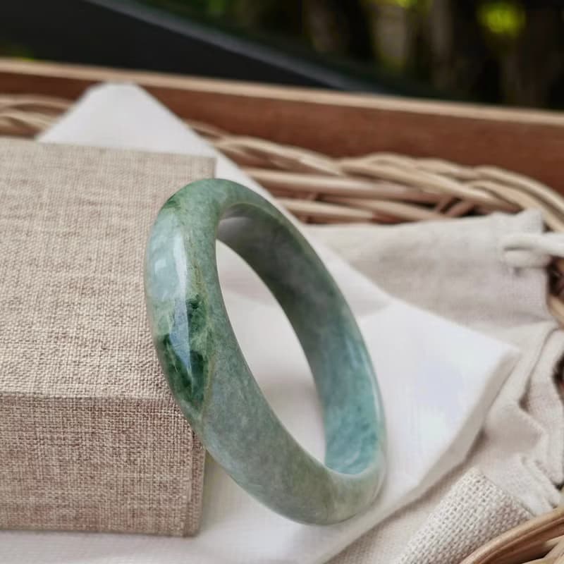 Burmese Jade Bangle Kin Bo Xiang Green with Green Tints Jadeite A Inner 53.2 mm