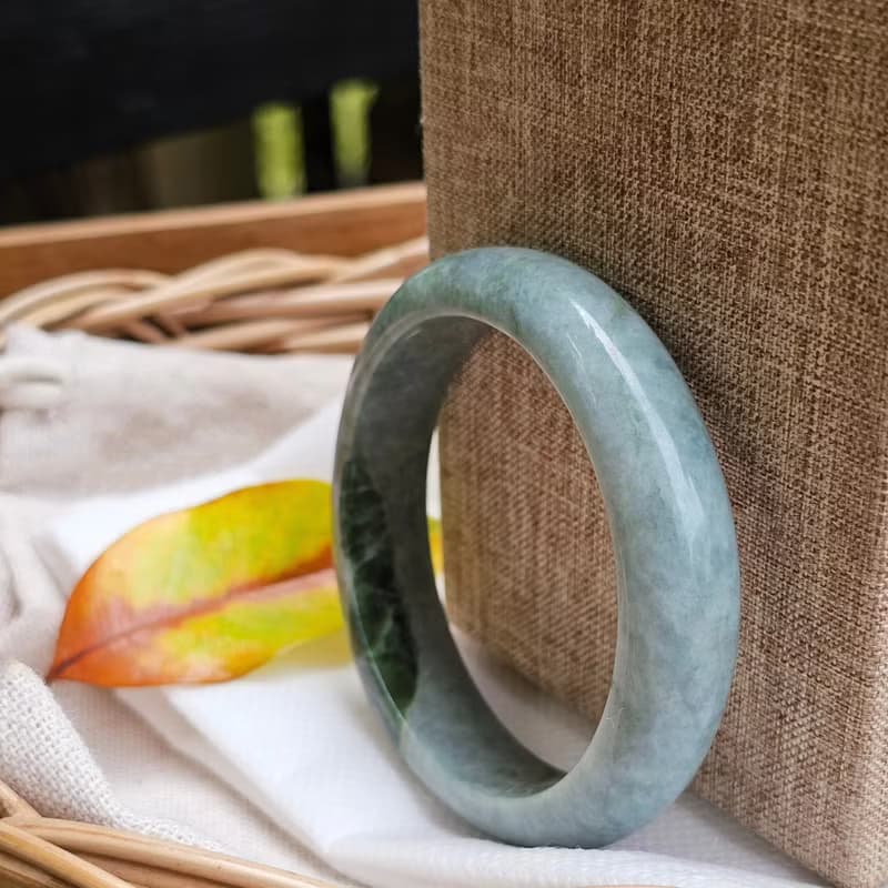 Burmese Jade Bangle Kin Bo Xiang Green with Green Tints Jadeite A Inner 53.2 mm