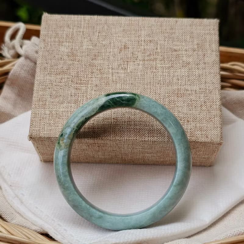 Burmese Jade Bangle Kin Bo Xiang Green with Green Tints Jadeite A Inner 53.2 mm
