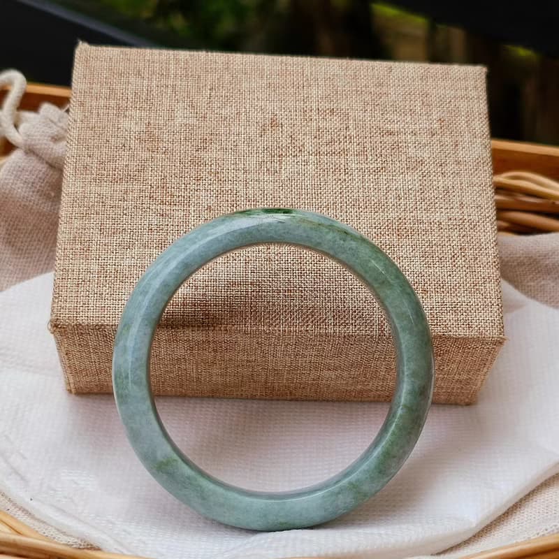 Burmese Jade Bangle Kin Bo Xiang Green with Green Tints Jadeite A Inner 53.2 mm