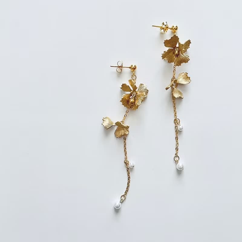 フレアフラワー チェーンピアス(イヤリング)