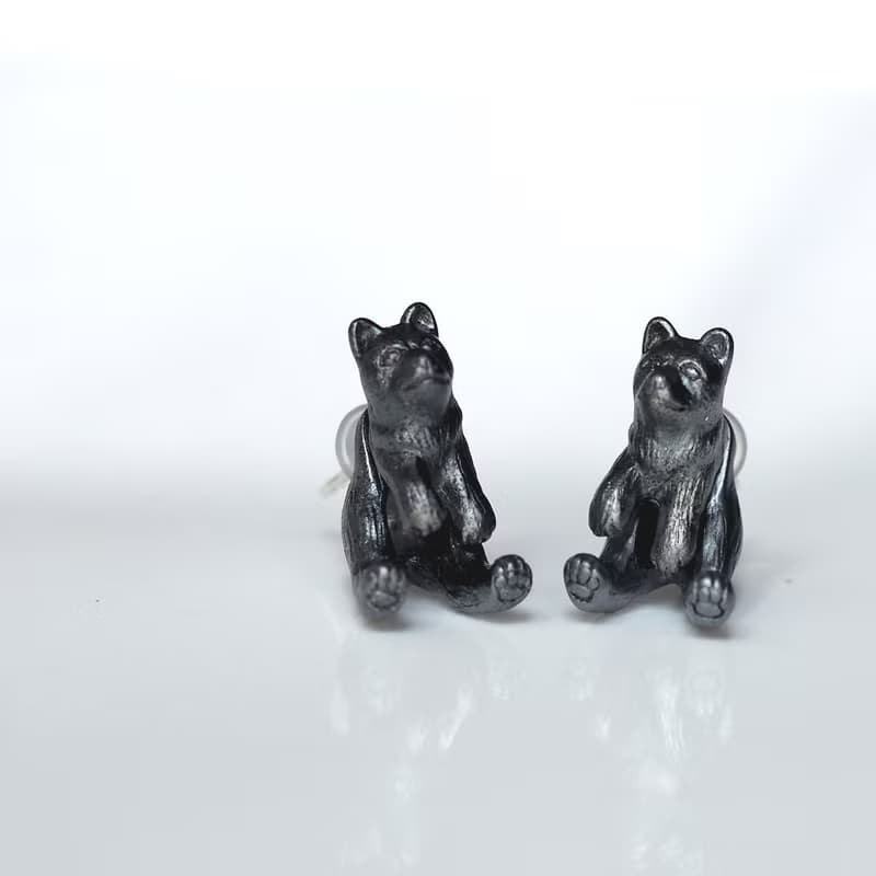 立ち耳犬ピアス ブラック 片耳