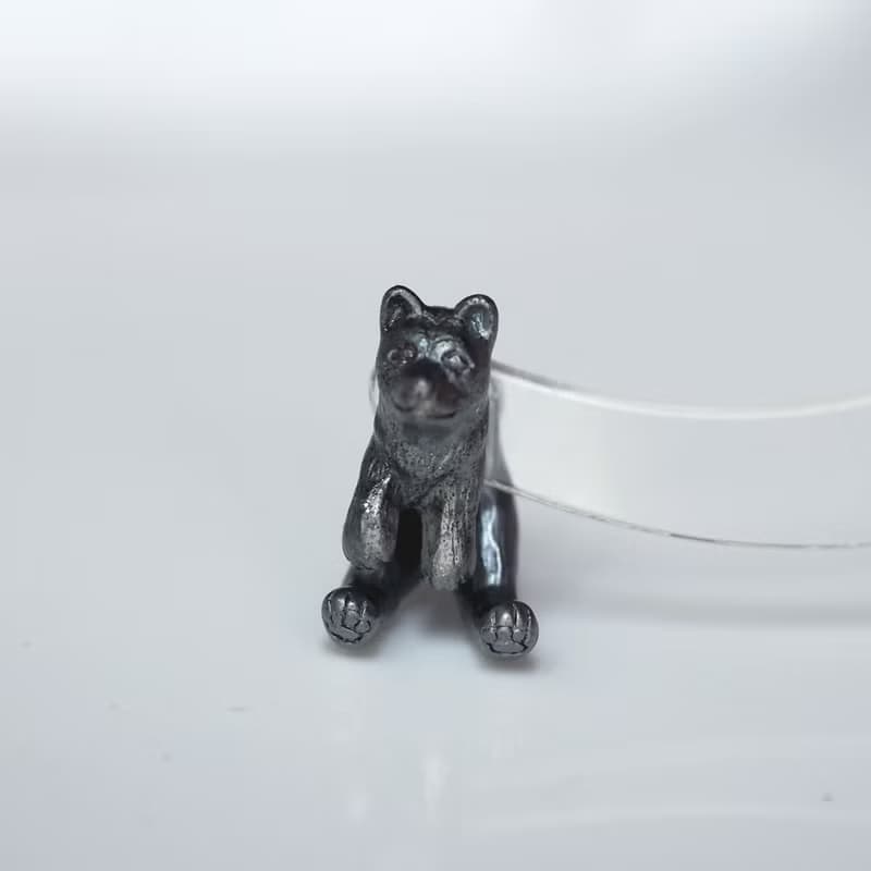 立ち耳犬ピアス ブラック 片耳