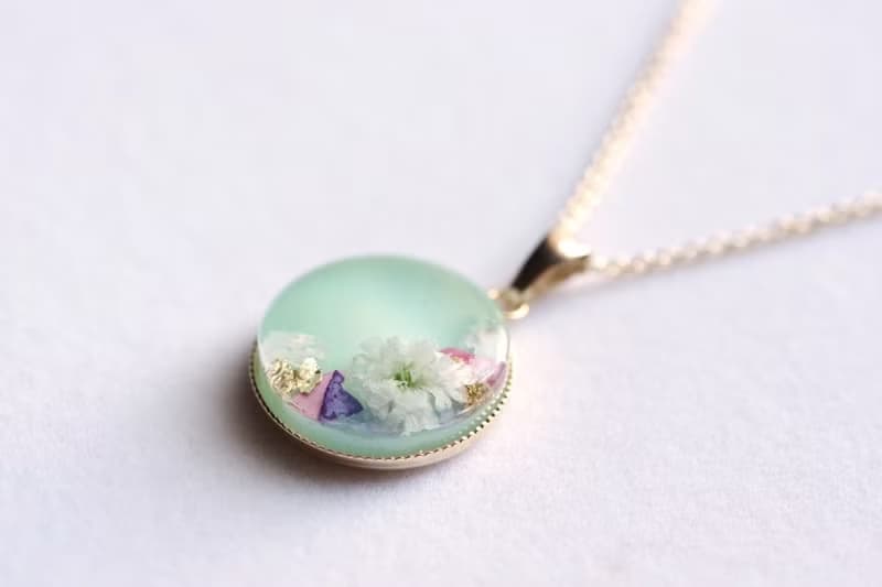 レジンアート　ラウンドペンダント・ブーケ・グリーン