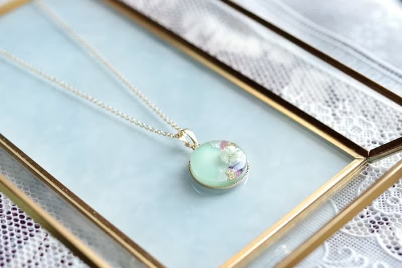 レジンアート　ラウンドペンダント・ブーケ・グリーン