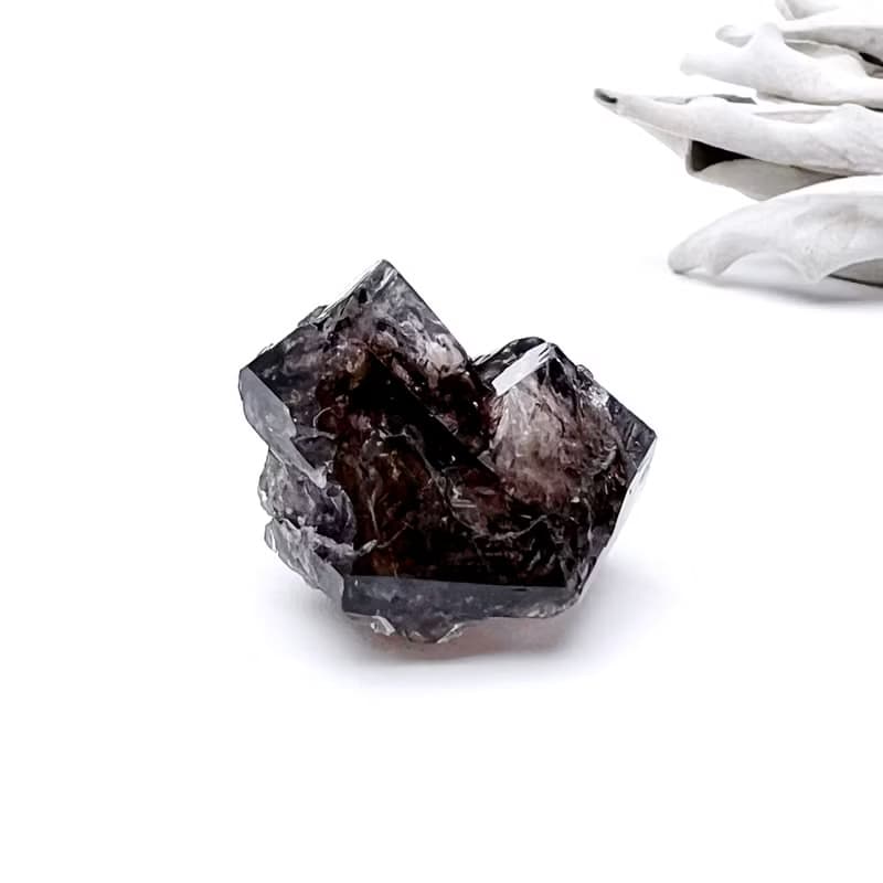 崎嶇。原礦 一圖一物  療癒 古老水晶 l 巴西黑茶骨幹骸骨 礦標 l
