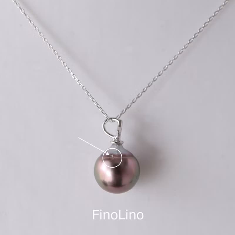 タヒチパール黒真珠とK10WGのペンダント　りんごみたいで可愛い　シンプルなペンダントです