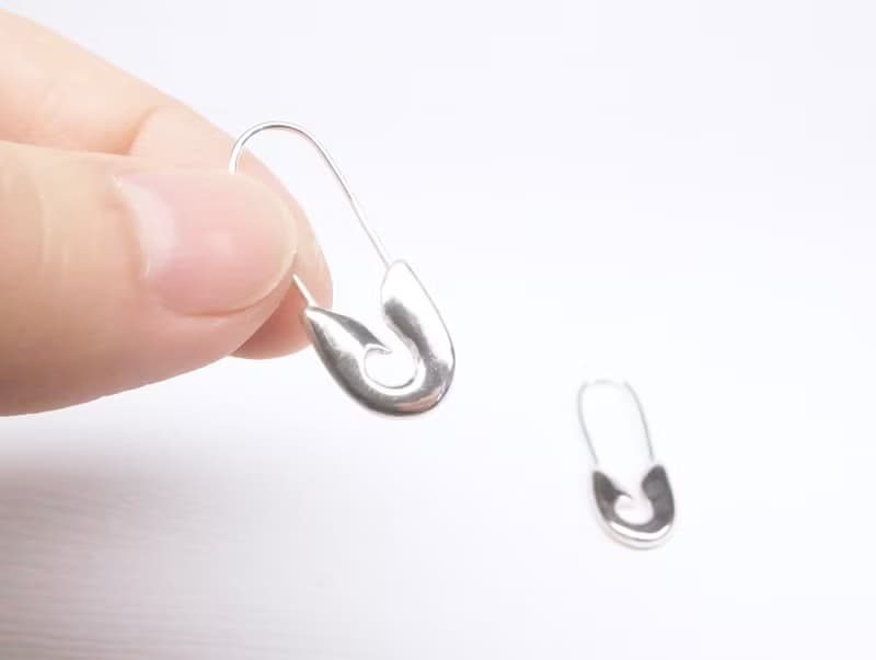 二毛銀【厚實別針造型耳環】純銀。賣單一只