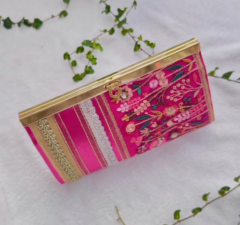 花束のように心を彩る、華やぎピンクの長財布 No.164