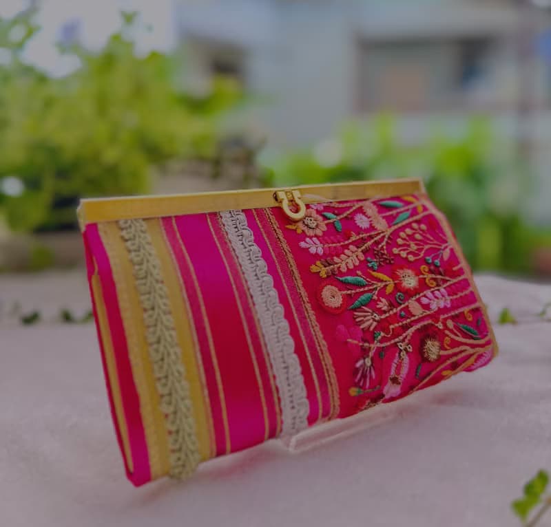 花束のように心を彩る、華やぎピンクの長財布 No.164